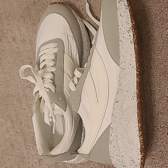 Steve Madden White Sneaker NEW - Picture 6 of 11